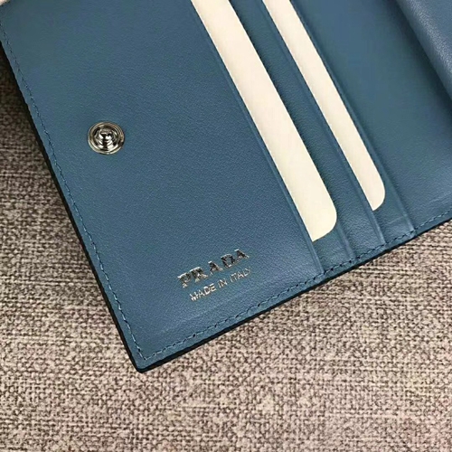プラダ財布素材ディテール